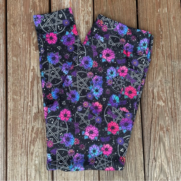 Floral women’s pocket  Leggings - Black and Pink - Picture 3 of 5